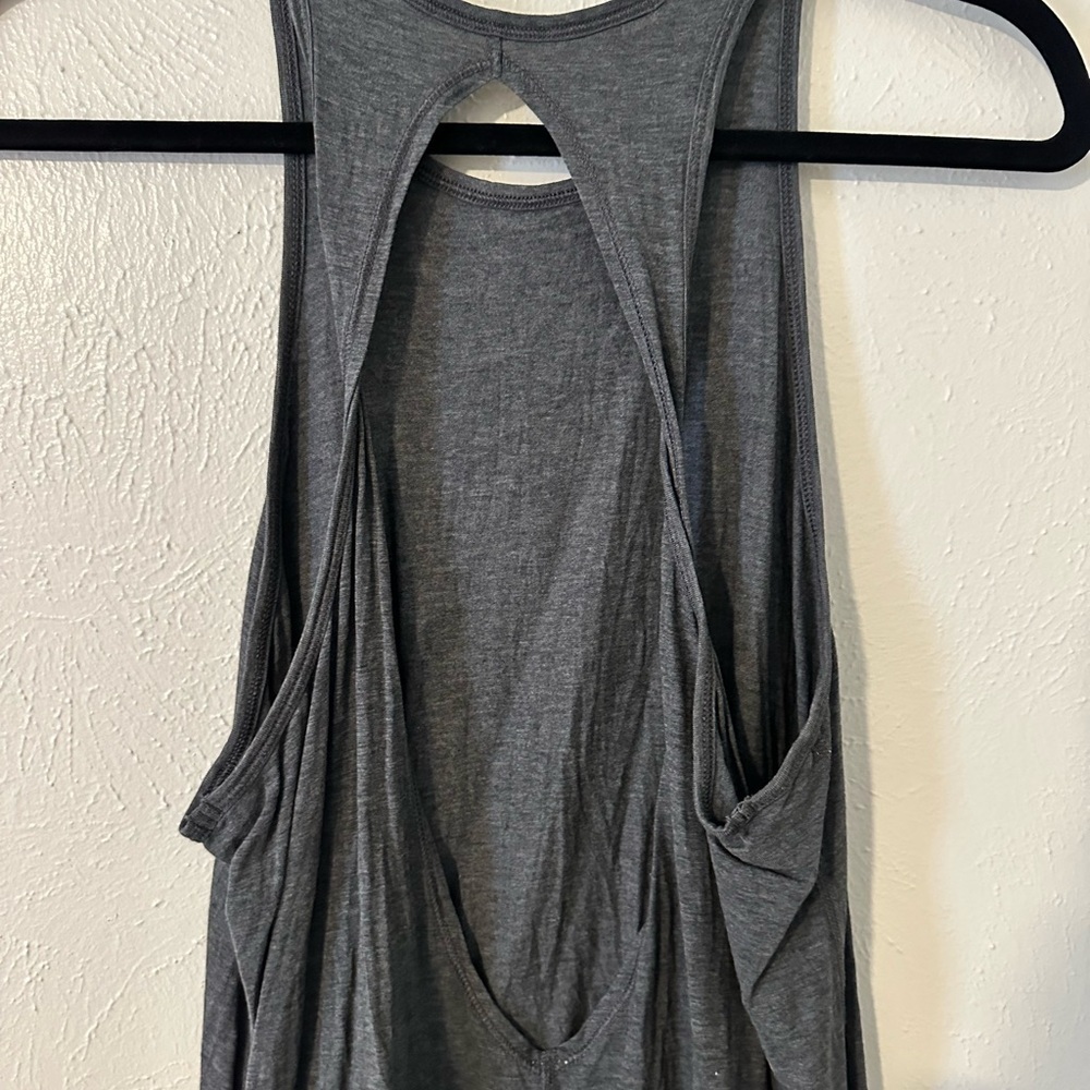 Lululemon Trapeze Twist Tank
Heathered Pitch Grey​​​​​ - Picture 9 of 9